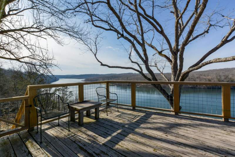 Home With Grand Overlooking View of Lake Taneycomo Image
