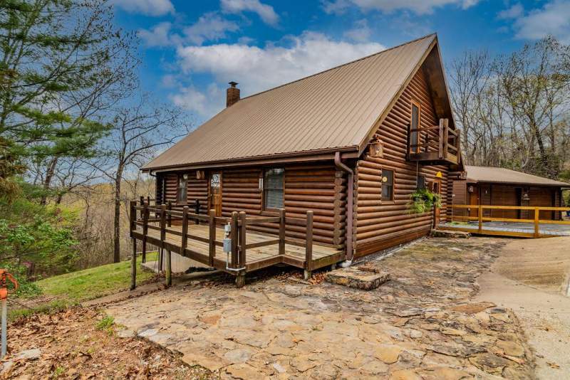 Perfect Cabin Nestled in the Ozarks Image
