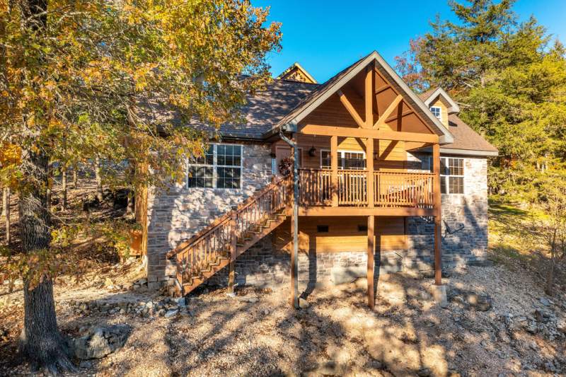 Cabin With Beautiful View of the Ozark Mountains Image